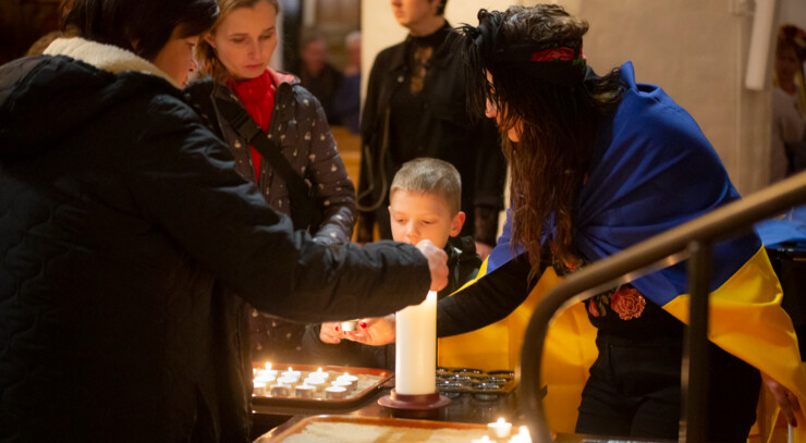 Lystænding i Helsingør Domkirke på 1-årsdagen for Ukrainekrigen